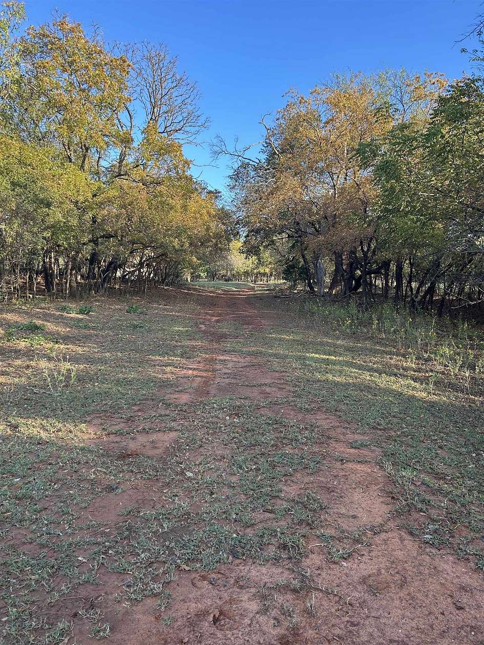 9 Acres of Land for Sale in Crescent, Oklahoma