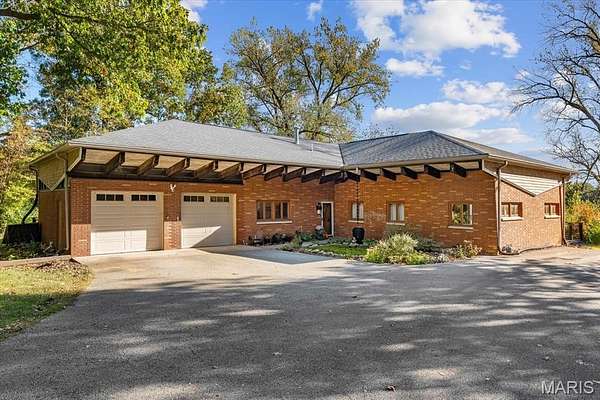 5 Acres of Residential Land with Home for Sale in Belleville, Illinois