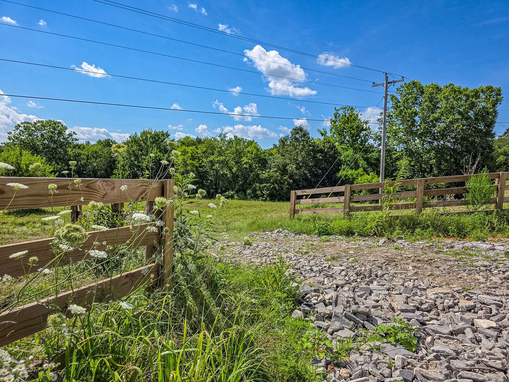 7 Acres of Land for Sale in Columbia, Tennessee