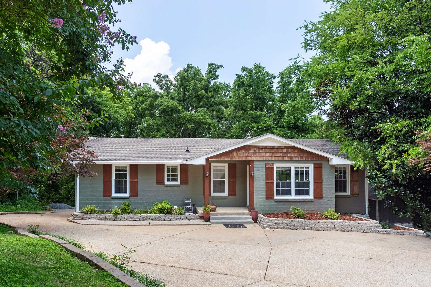 1.72 Acres of Residential Land with Home for Sale in Goodlettsville, Tennessee