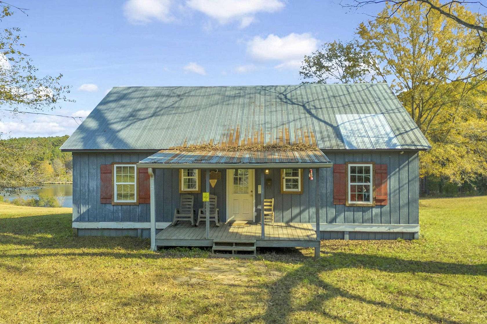 230 Acres of Land with Home for Sale in Sparta, Georgia