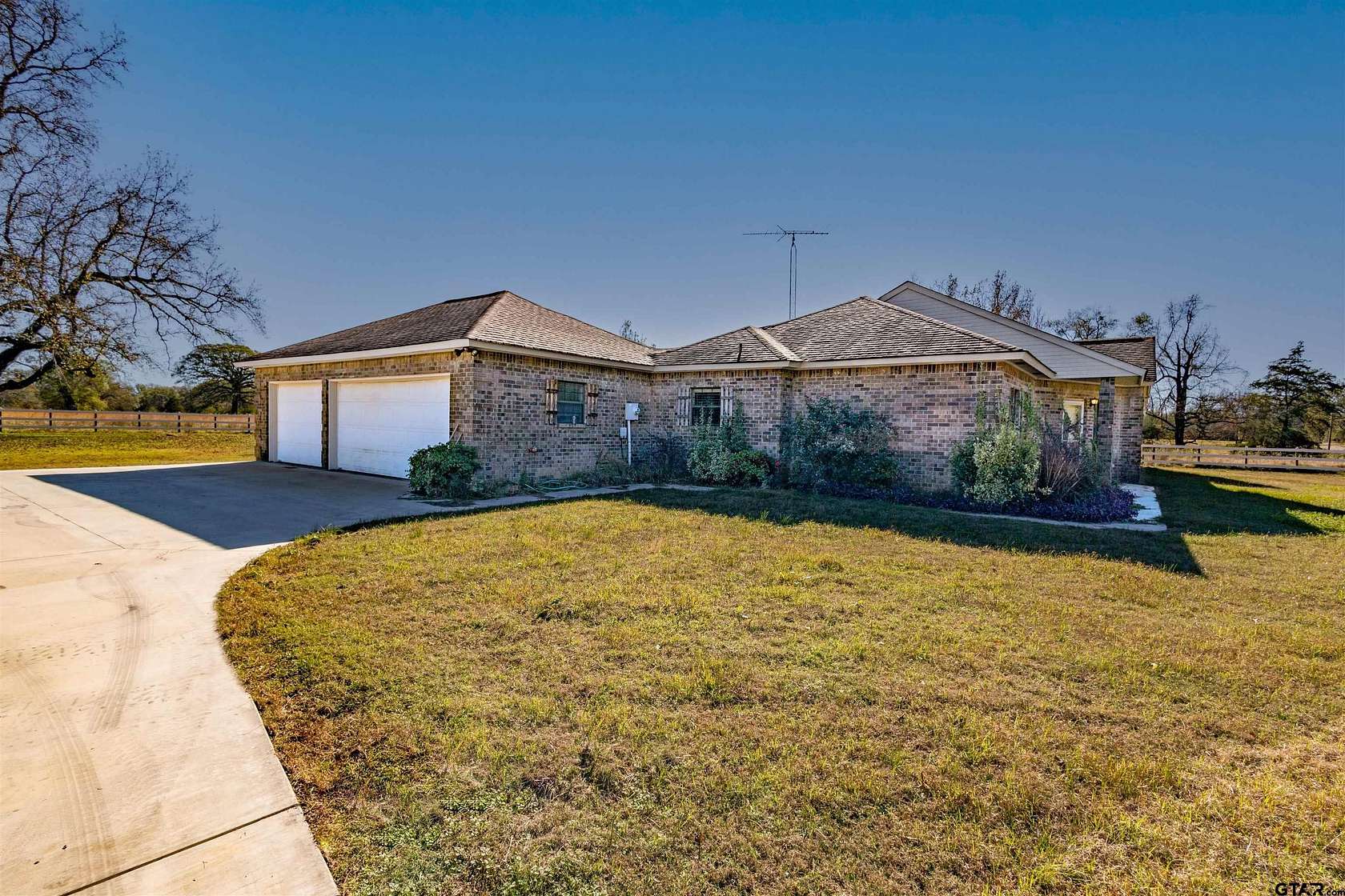 22 Acres of Land with Home for Sale in Mineola, Texas