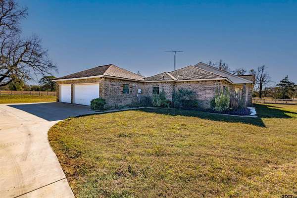 22 Acres of Land with Home for Sale in Mineola, Texas