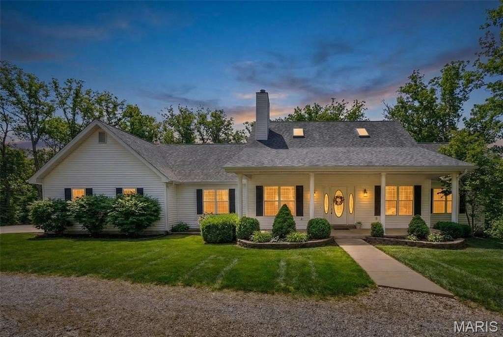 12 Acres of Recreational Land with Home for Sale in Warrenton, Missouri