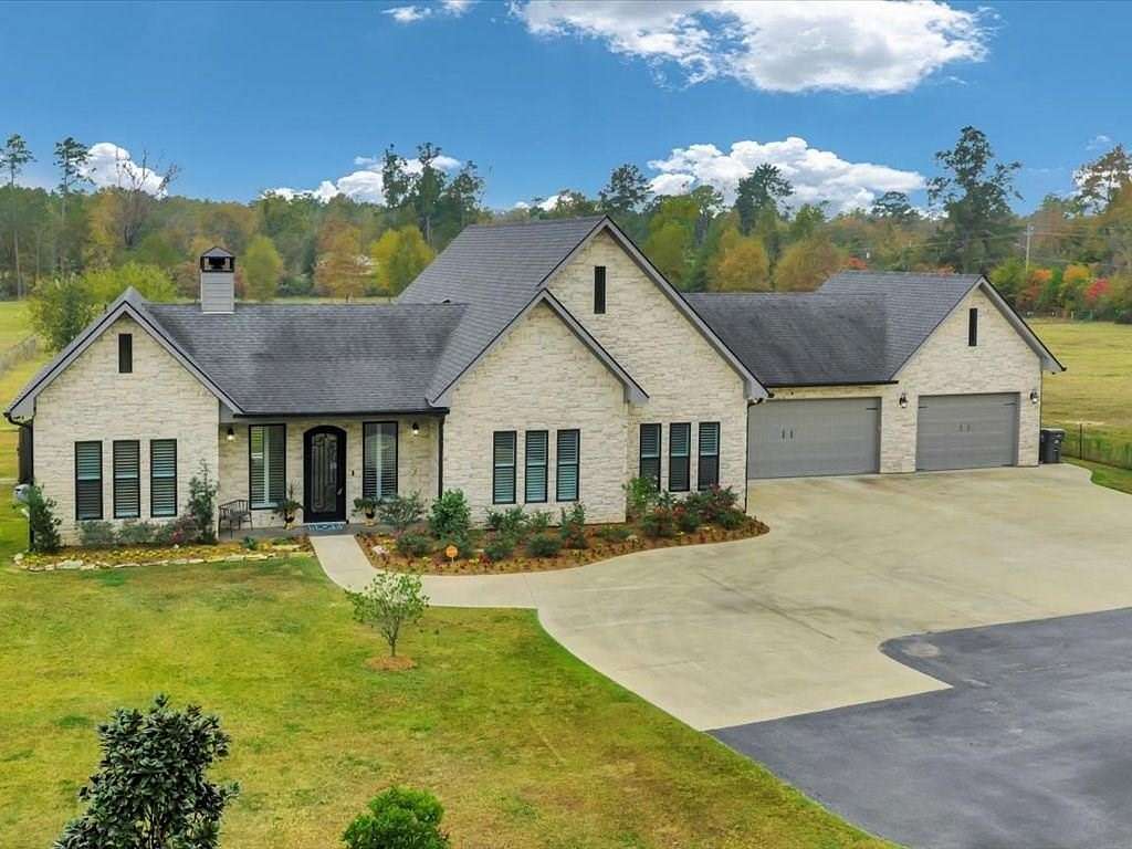 12.6 Acres of Land with Home for Sale in Lufkin, Texas