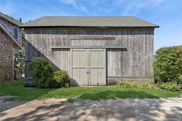 Residential Land with Home for Lease in Jamesport, New York