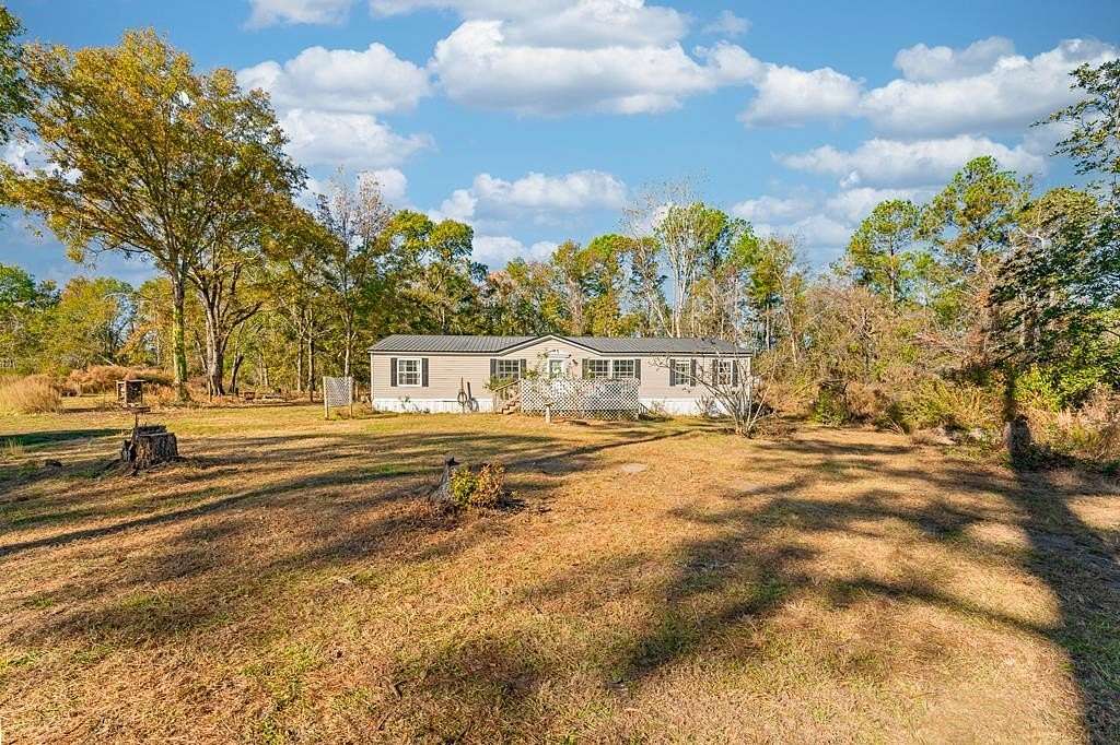 5.87 Acres of Residential Land with Home for Sale in Ray City, Georgia