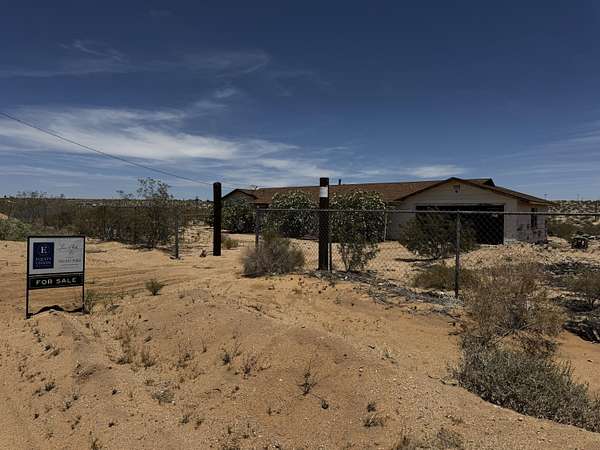 5 Acres of Residential Land with Home for Sale in Joshua Tree, California