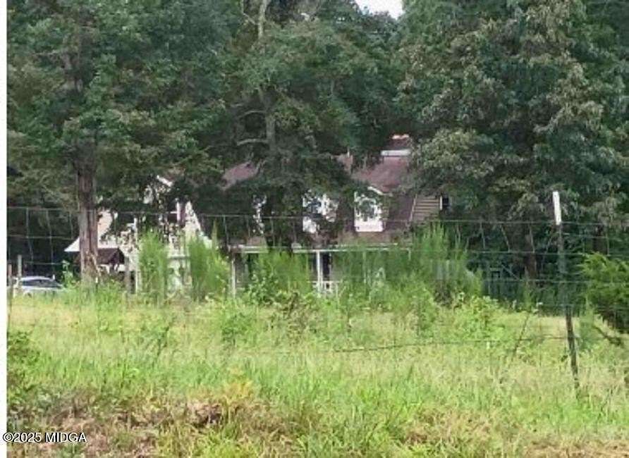 10 Acres of Residential Land with Home for Sale in Barnesville, Georgia