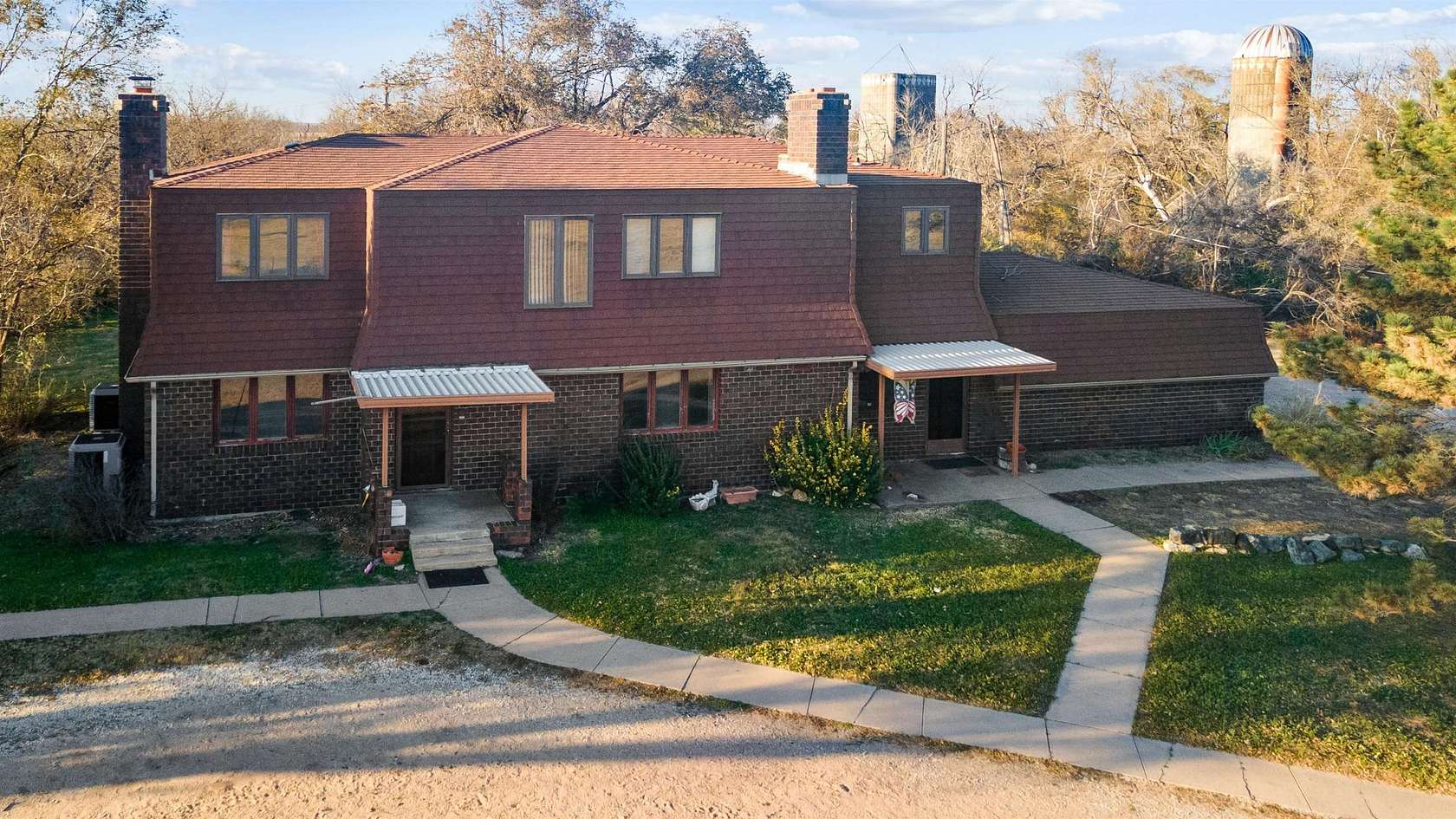 9 Acres of Residential Land with Home for Auction in Hutchinson, Kansas