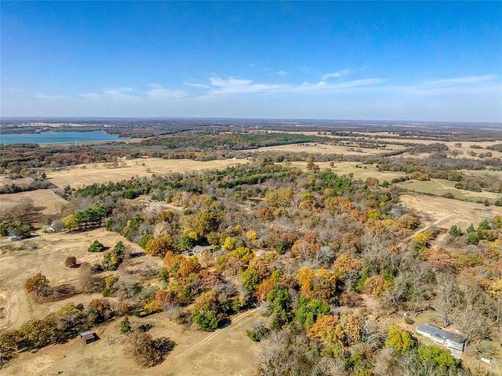 11.1 Acres of Land for Sale in Savoy, Texas