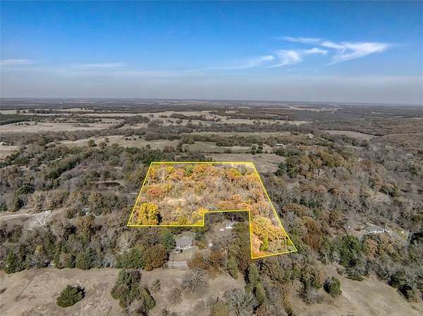 11.1 Acres of Land for Sale in Savoy, Texas