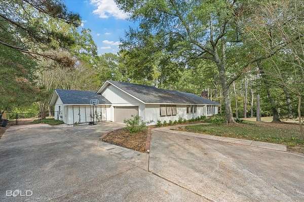 2.37 Acres of Residential Land with Home for Sale in Shreveport, Louisiana