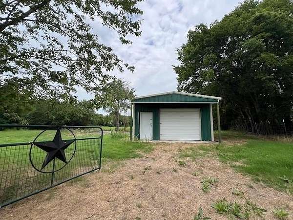 6.4 Acres of Residential Land for Sale in Blossom, Texas