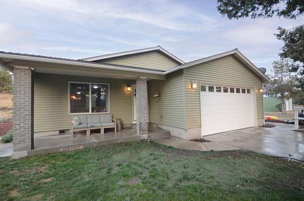 2.6 Acres of Residential Land with Home for Sale in Redmond, Oregon