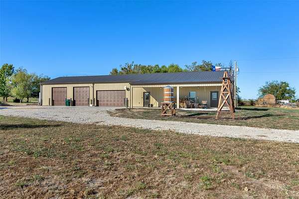 5.1 Acres of Land with Home for Sale in Savoy, Texas