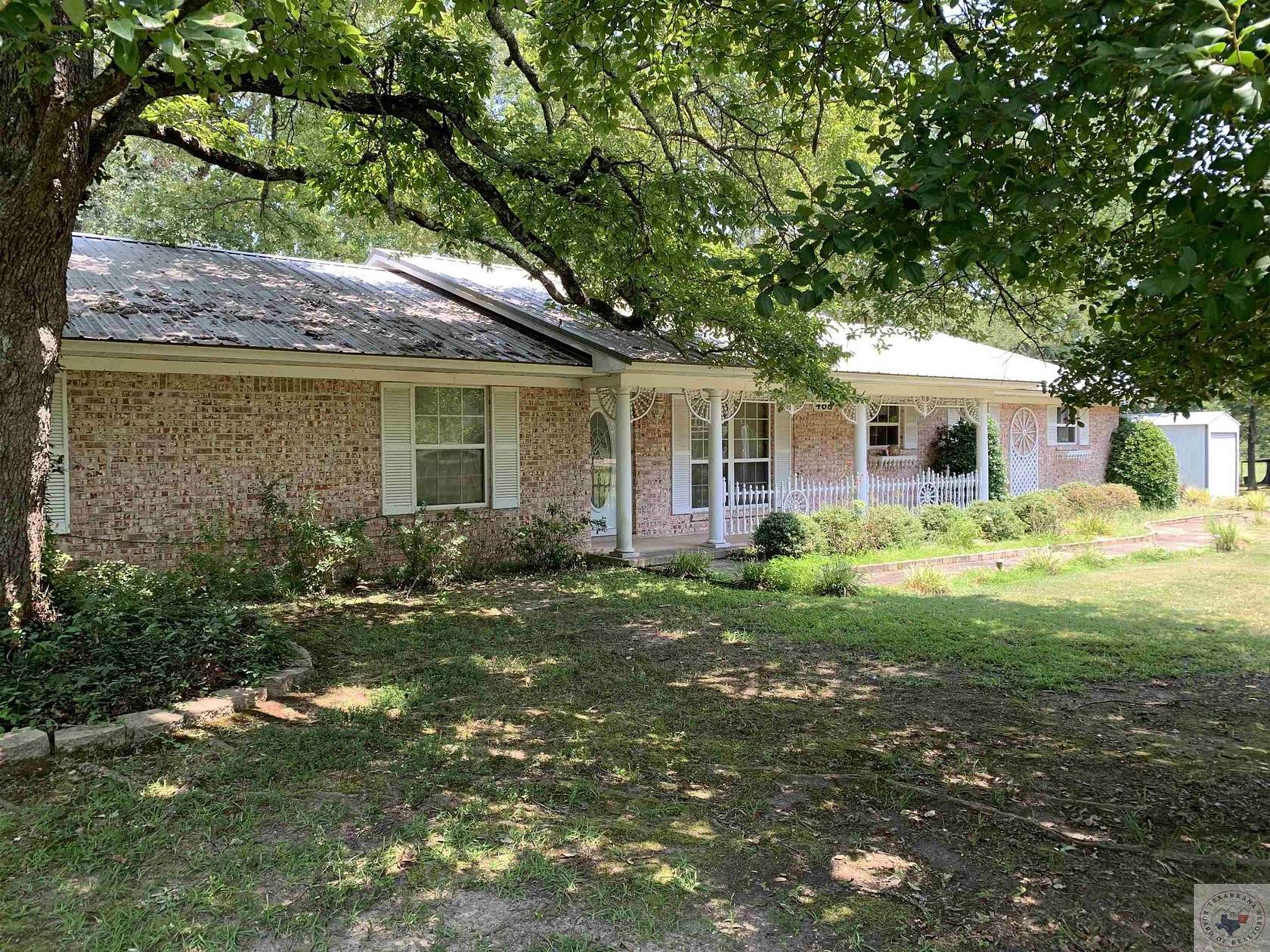 1.5 Acres of Residential Land with Home for Sale in Atlanta, Texas