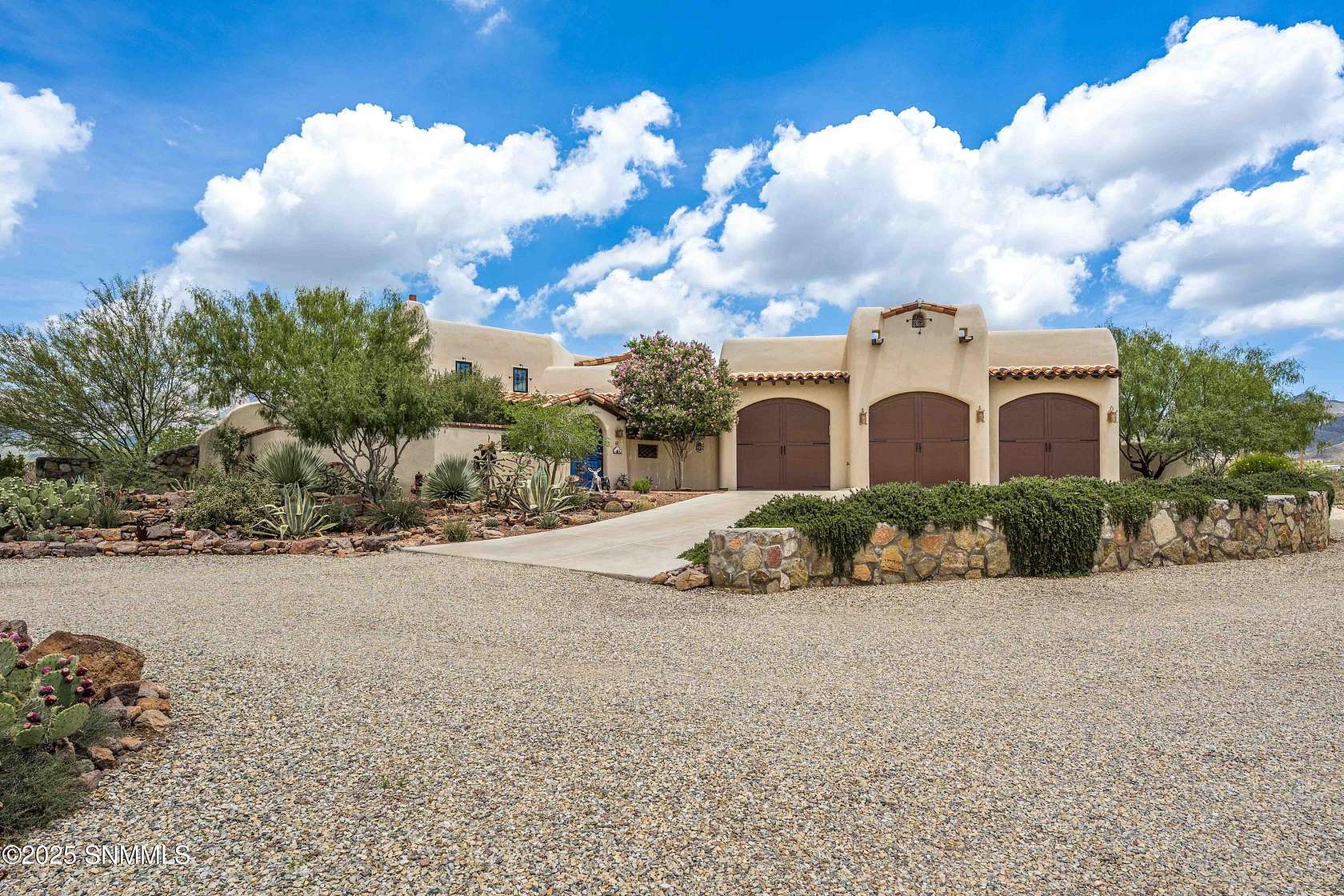 2.5 Acres of Residential Land with Home for Sale in Las Cruces, New Mexico