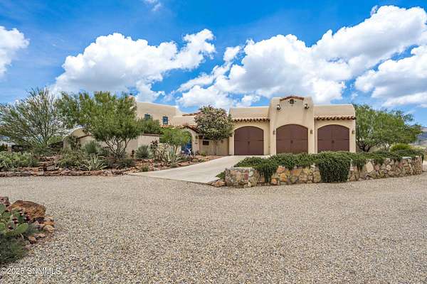 2.5 Acres of Residential Land with Home for Sale in Las Cruces, New Mexico