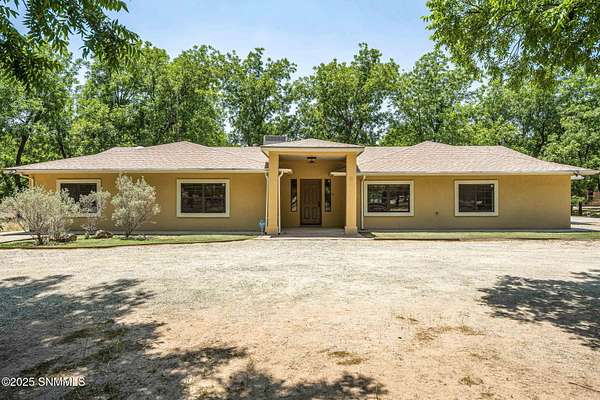 1.75 Acres of Residential Land with Home for Sale in Las Cruces, New Mexico