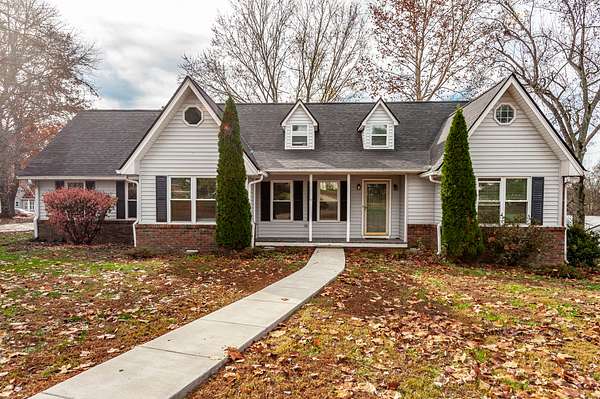 3 Acres of Residential Land with Home for Sale in Gallatin, Tennessee