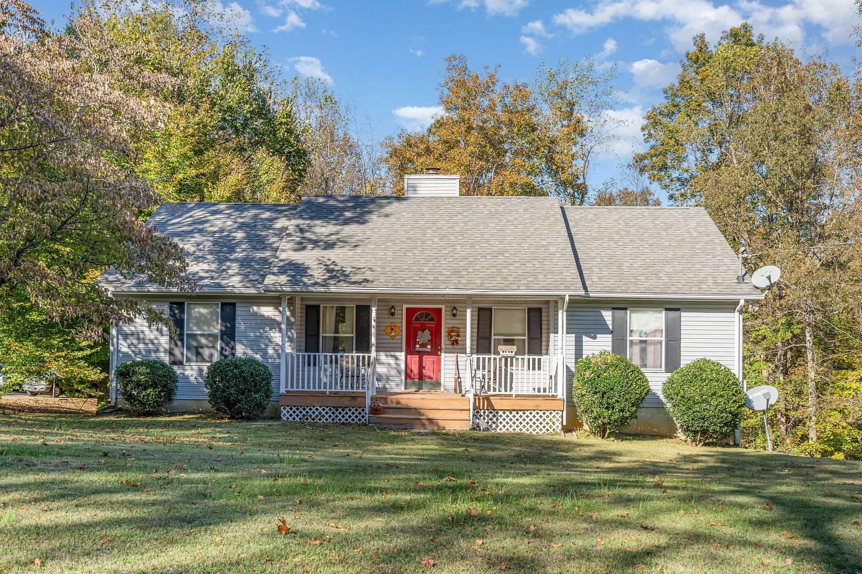 1.53 Acres of Residential Land with Home for Sale in Kingston Springs, Tennessee