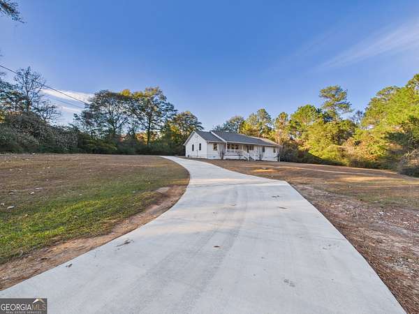 4.27 Acres of Residential Land with Home for Sale in Dry Branch, Georgia