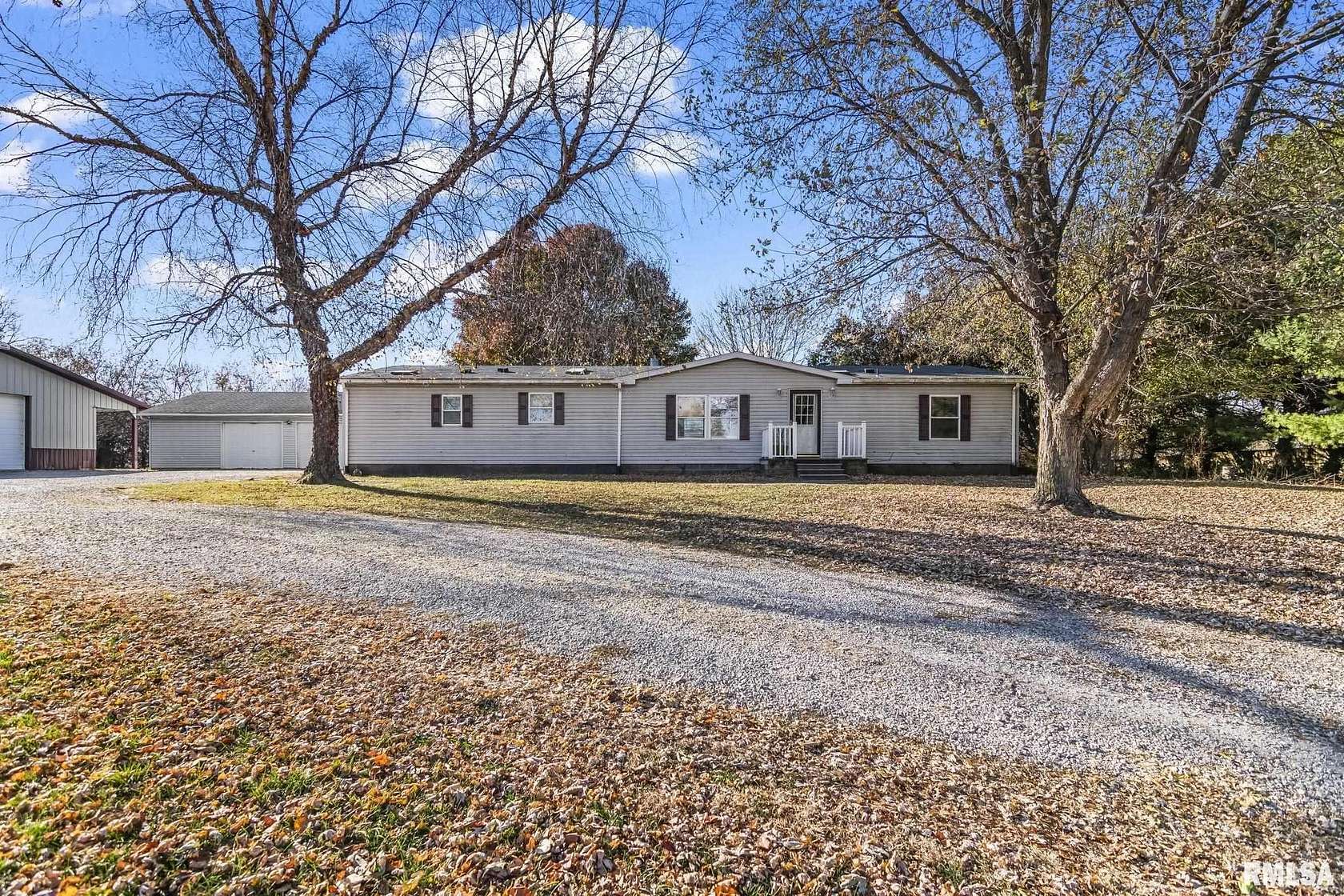 5 Acres of Residential Land with Home for Sale in Rochester, Illinois