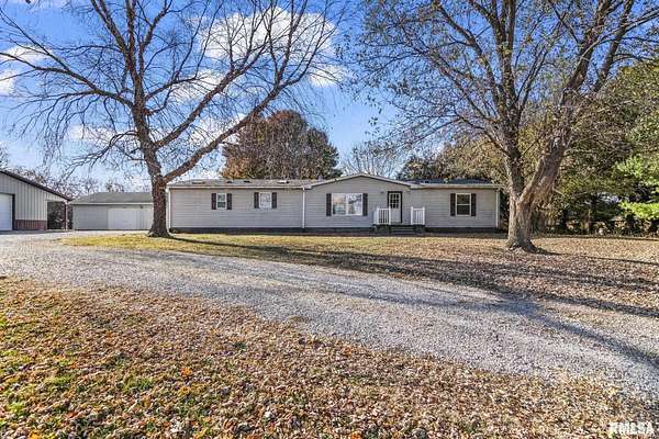 5 Acres of Residential Land with Home for Sale in Rochester, Illinois