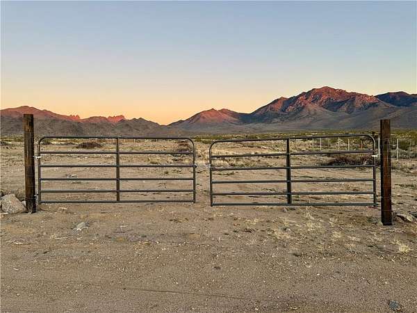 1.25 Acres of Land for Sale in Dolan Springs, Arizona