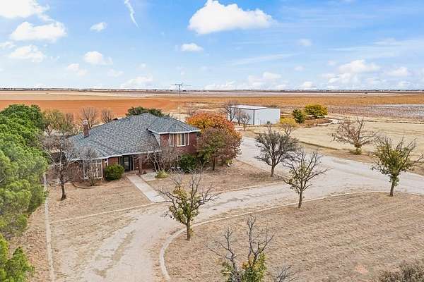 7 Acres of Residential Land with Home for Sale in Seminole, Texas