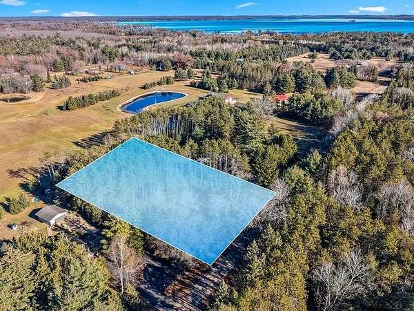 1 Acre of Residential Land for Sale in Shawano, Wisconsin