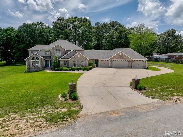 1.67 Acres of Residential Land with Home for Sale in Poplar Bluff, Missouri