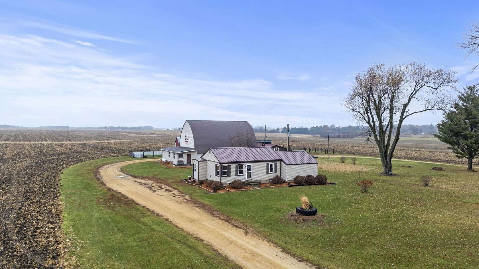 2.44 Acres of Residential Land with Home for Sale in Mount Morris, Illinois