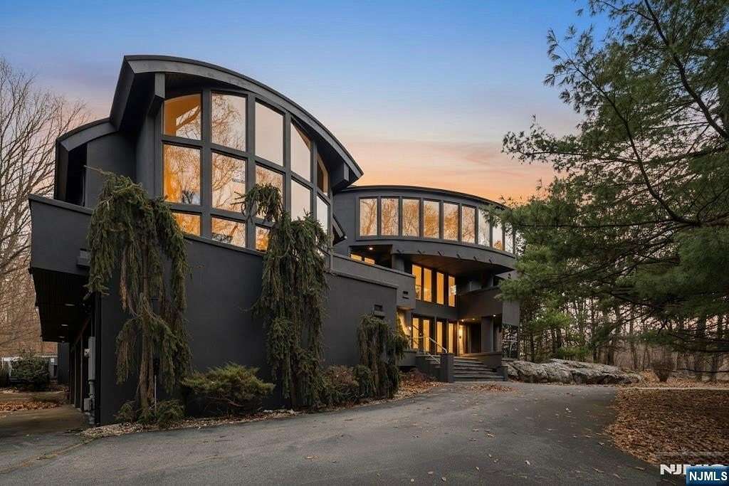 3.25 Acres of Residential Land with Home for Sale in Kinnelon, New Jersey