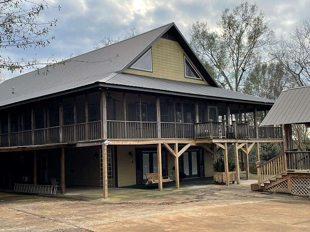 14 Acres of Recreational Land with Home for Sale in Tylertown, Mississippi