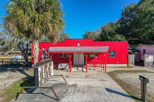 2.5 Acres of Improved Residential Land for Sale in Morriston, Florida