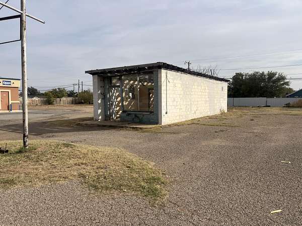 0.16 Acres of Mixed-Use Land for Sale in Lamesa, Texas