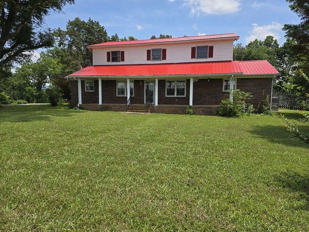 5 Acres of Residential Land with Home for Sale in Morrison, Tennessee