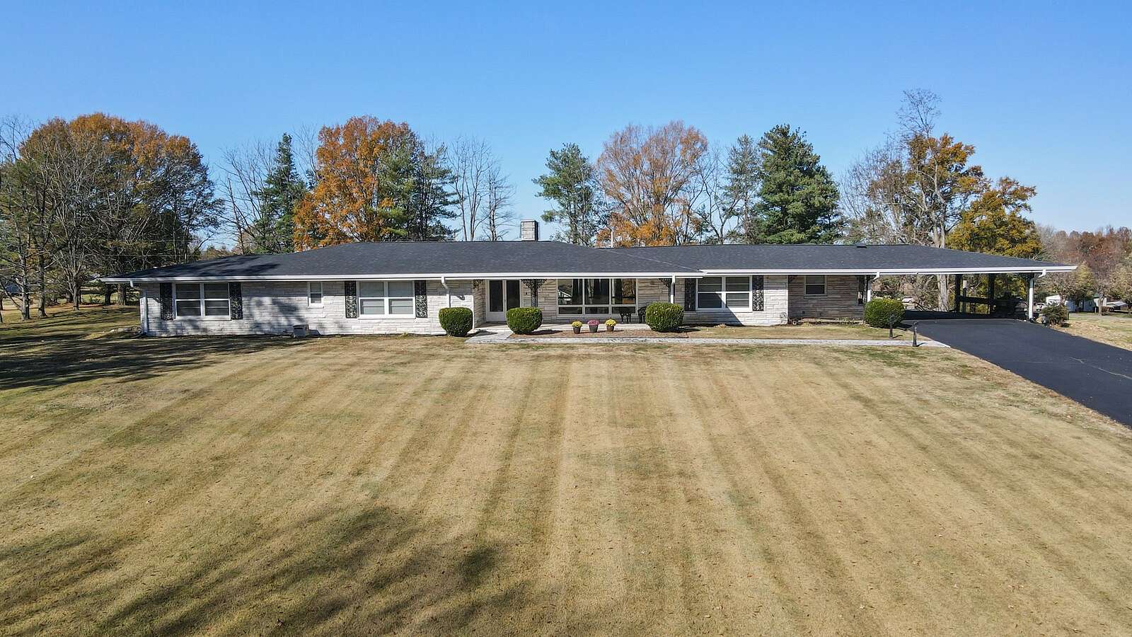 3.6 Acres of Residential Land with Home for Sale in Lafayette, Tennessee