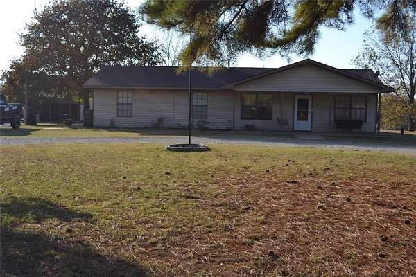 4 Acres of Residential Land with Home for Sale in Calera, Oklahoma