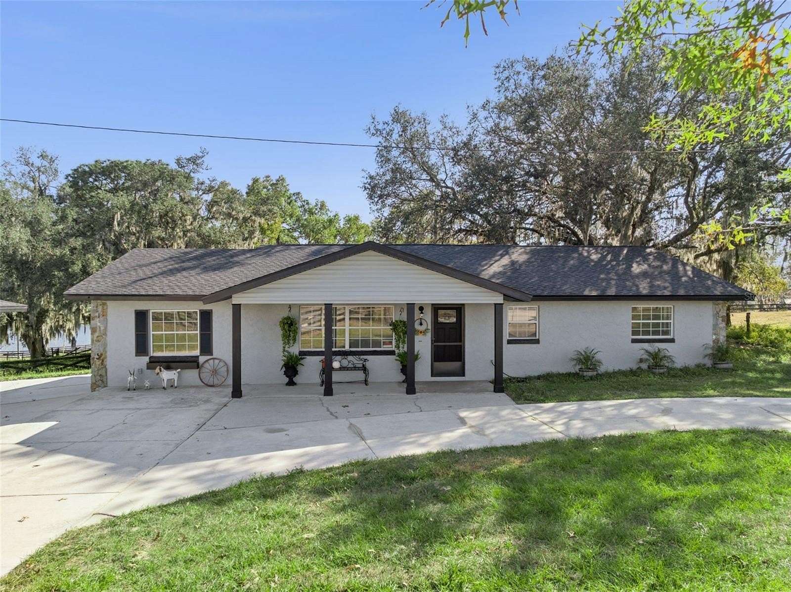 2.27 Acres of Residential Land with Home for Sale in Weirsdale, Florida