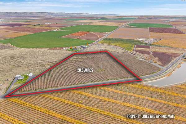 20.6 Acres of Land for Sale in Desert Aire, Washington
