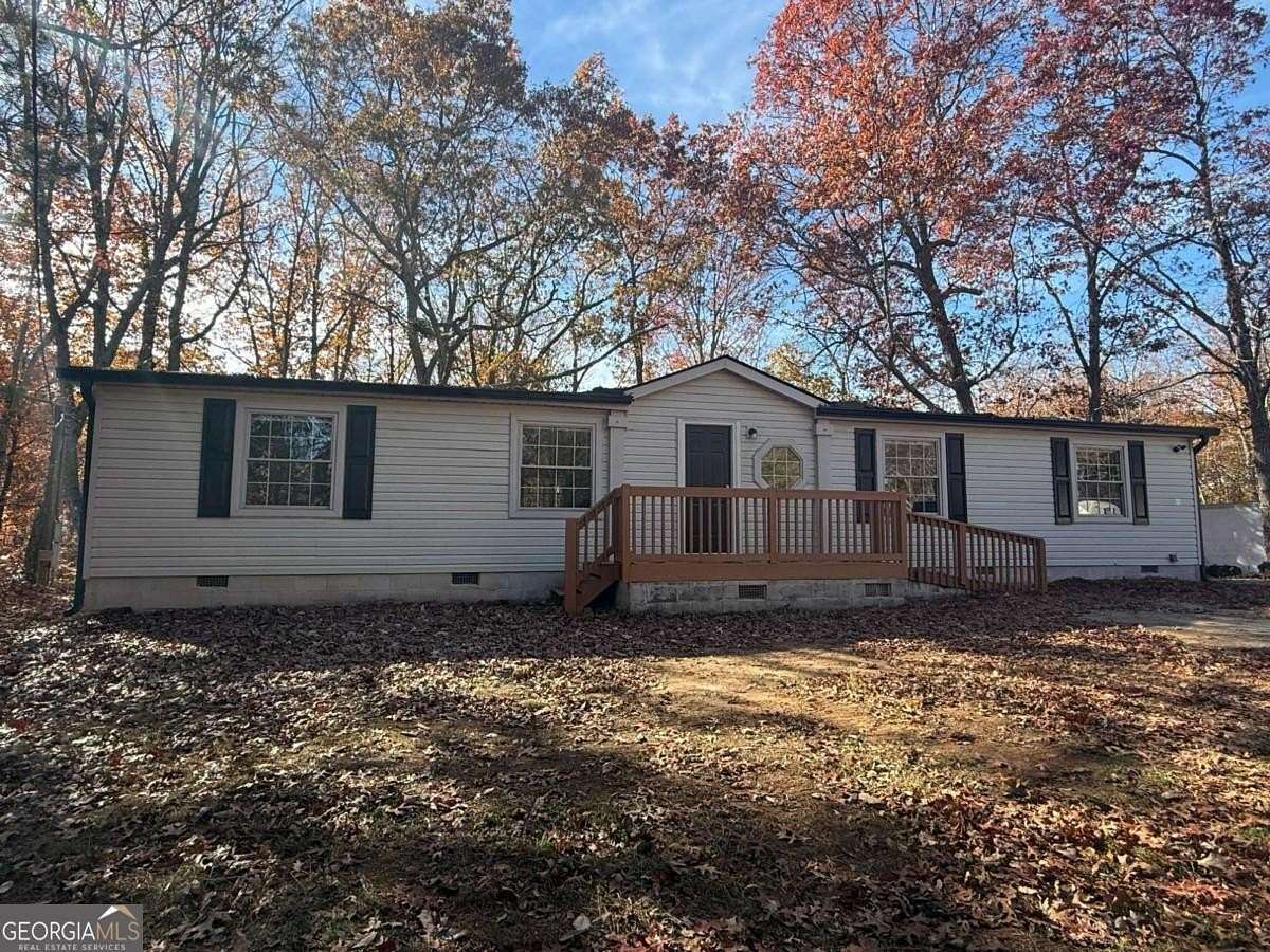 1.74 Acres of Residential Land with Home for Lease in Flowery Branch, Georgia