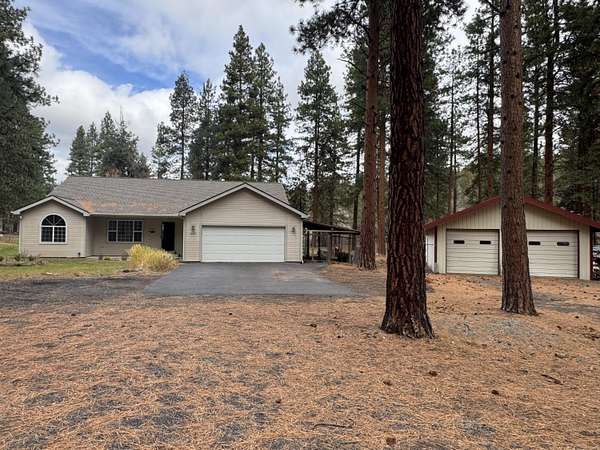 1.73 Acres of Residential Land with Home for Sale in Klamath Falls, Oregon