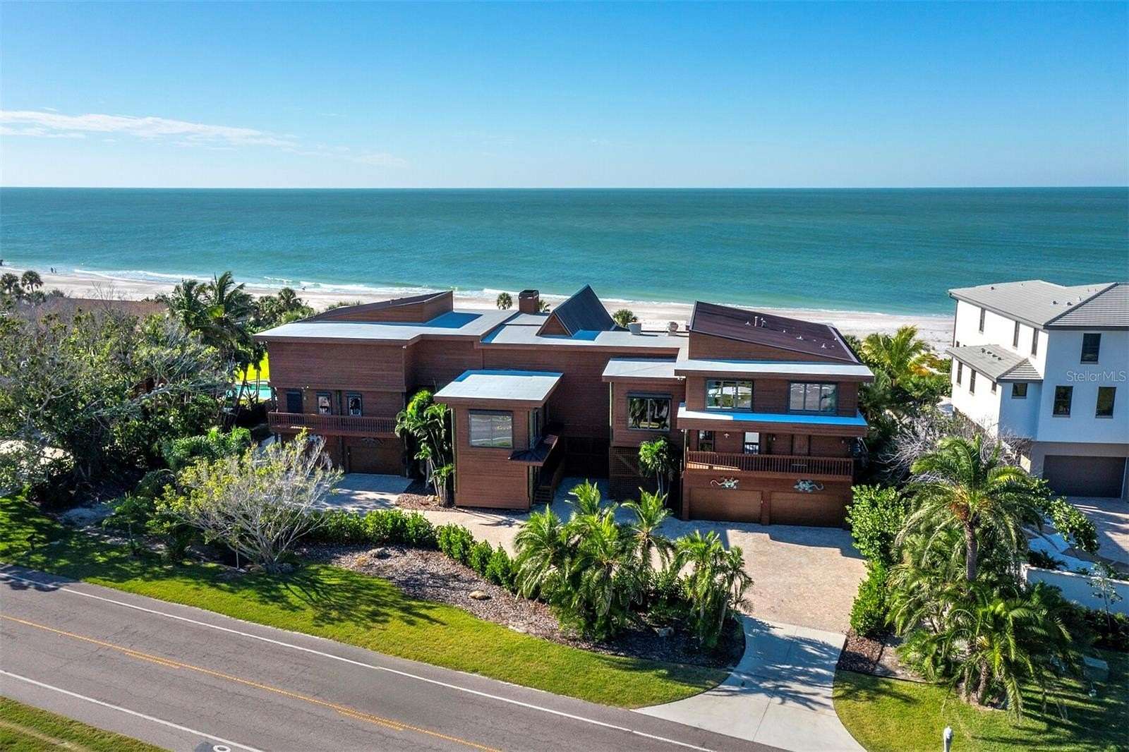 3.5 Acres of Residential Land with Home for Sale in Longboat Key, Florida