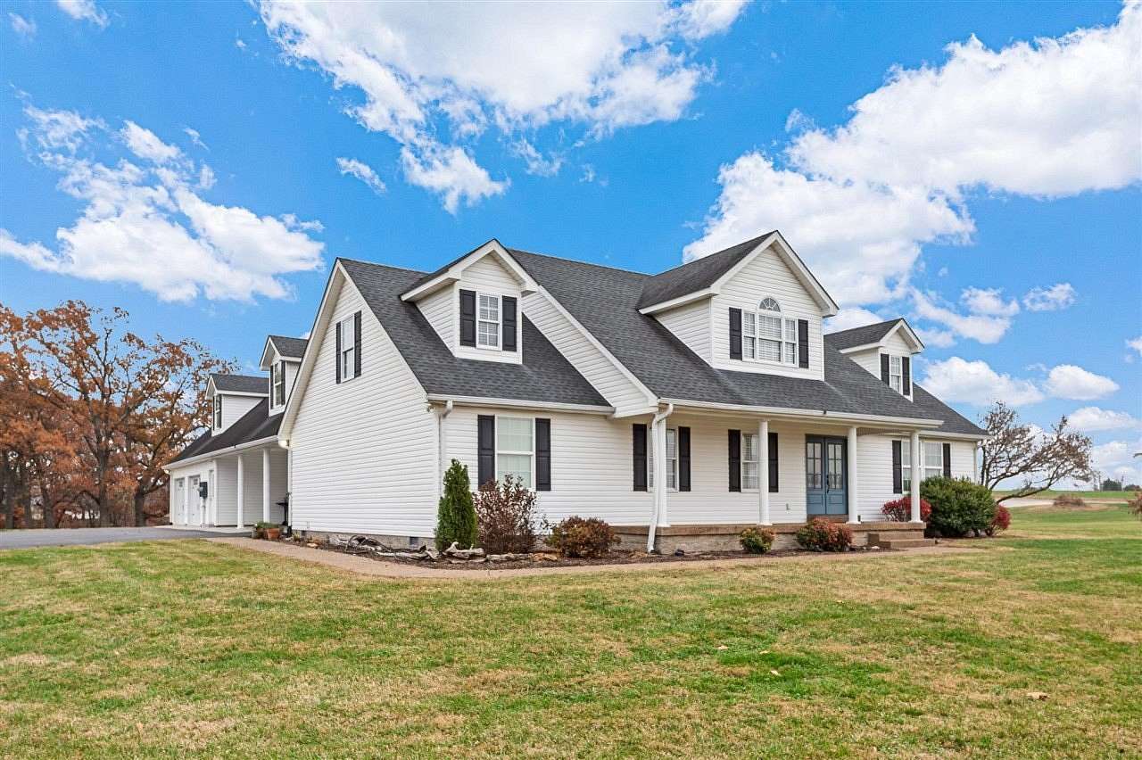 5.1 Acres of Land with Home for Sale in Bowling Green, Kentucky