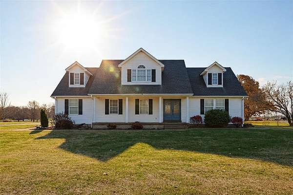 5.1 Acres of Land with Home for Sale in Bowling Green, Kentucky