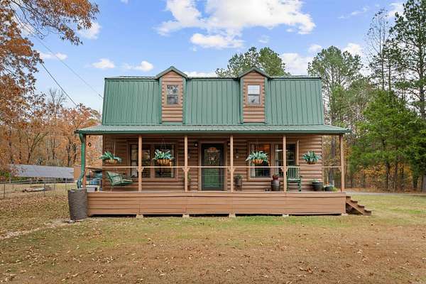 5.68 Acres of Residential Land with Home for Sale in Malvern, Arkansas