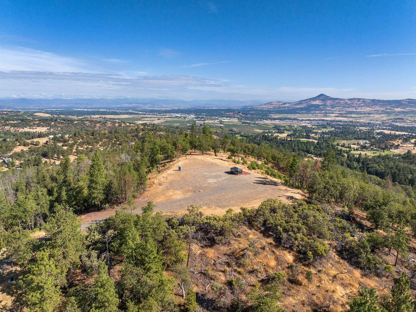 15 Acres of Land with Home for Sale in Medford, Oregon